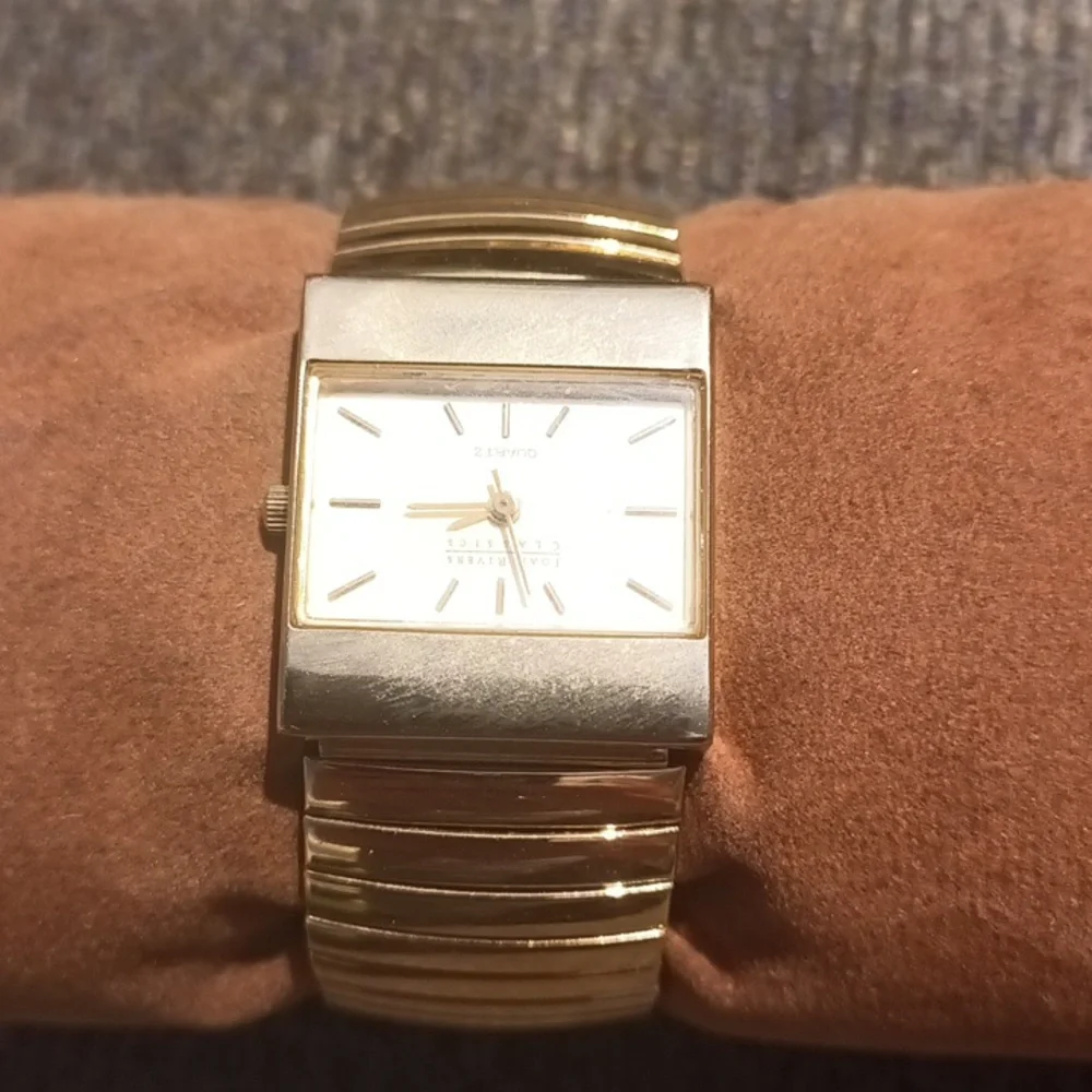 Joan Rivers Classic women's vintage stretch gold tone watch
